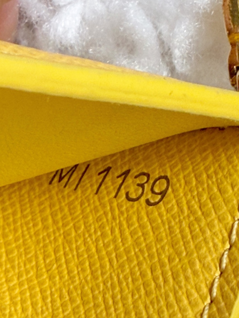 LOUIS VUITTON Jaune Pale Damier Azur Leather Canvas Zoe Compact Envelope Wallet - Picture 11 of 15